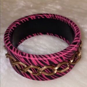 Gold tone pink black printed chunky bracelet